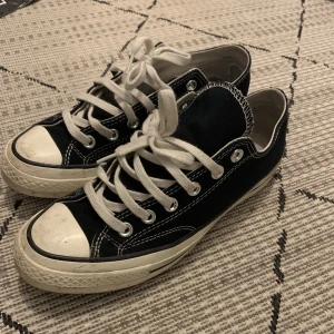 Converse chuck 70 - Converse köpta för 950kr. Okej skick. Villig att diskutera pris