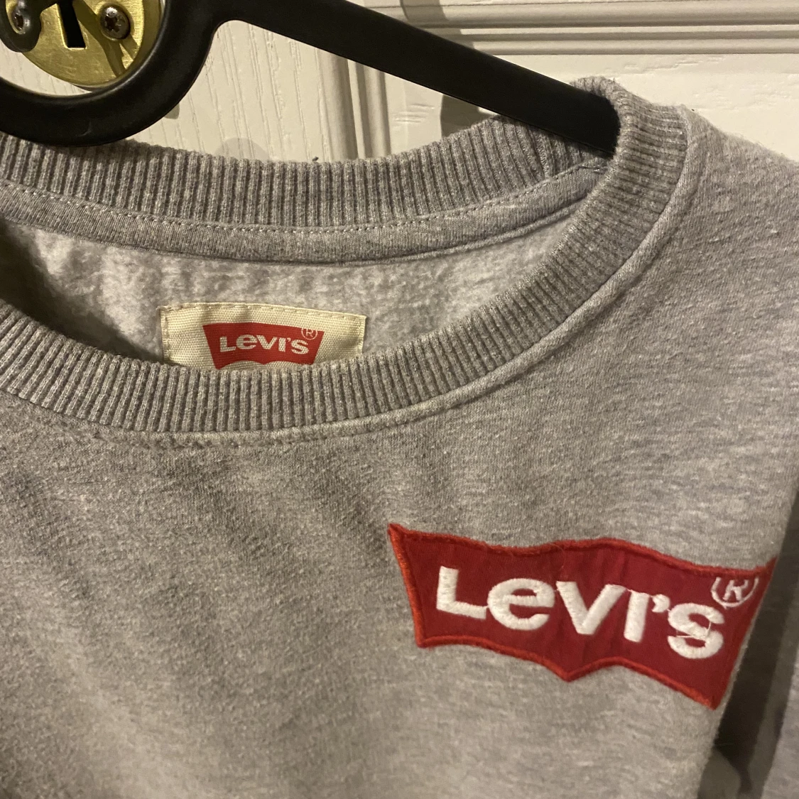 Levi’s sweatshirt  - 91