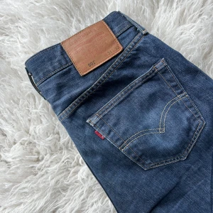 Levi’s 501 jeans  - Säljer mina Levis 501 jeans. Storlek 31/32 i mörkblå. I nyskick inga defekter. Nypris 1200kr mitt pris 429kr.