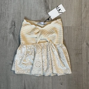 Zara topp - Säljer denna topp köpt från zara. Stl S. Oanvänd med lappar kvar. 
