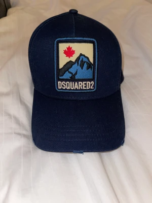 Dsquared2 keps - Marin blå keps med patch Dsquared2 ONESIZE