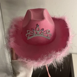 Cowboyhatt - Snygg hatt som passar perfekt till fester.💘