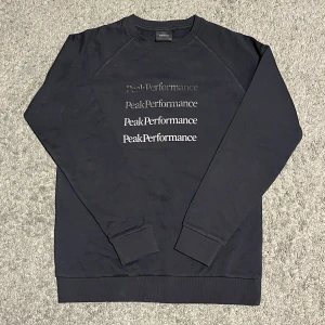 Peak Performance Tröja - Peak performance tröja i storlek 170,  I princip aldrig använd! Toppskick! 