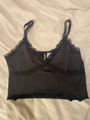 Spetts linne  - Spetts linne i storlek S. Bra skick, använt fåtal gånger. 