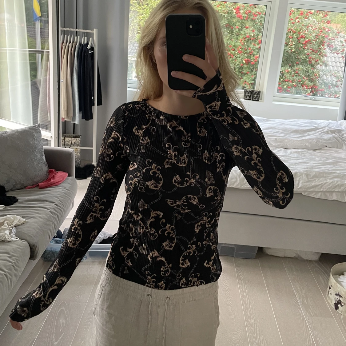 Tight mönstrad tröja från Gina Tricot storlek XS