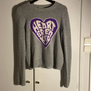 From future tröja - Underbar from future tröja, 100% chasmere 💜 fantastiskt skick!! 