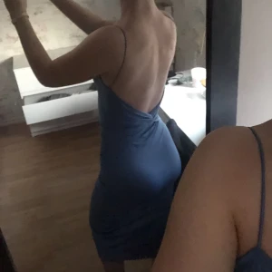 Klänning - Blå klänning från shein, använd 1 gång så jättebra skick🫶❤️