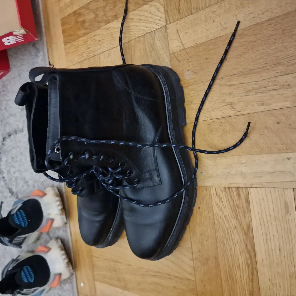 New boots, real leather, size 43. Skor.