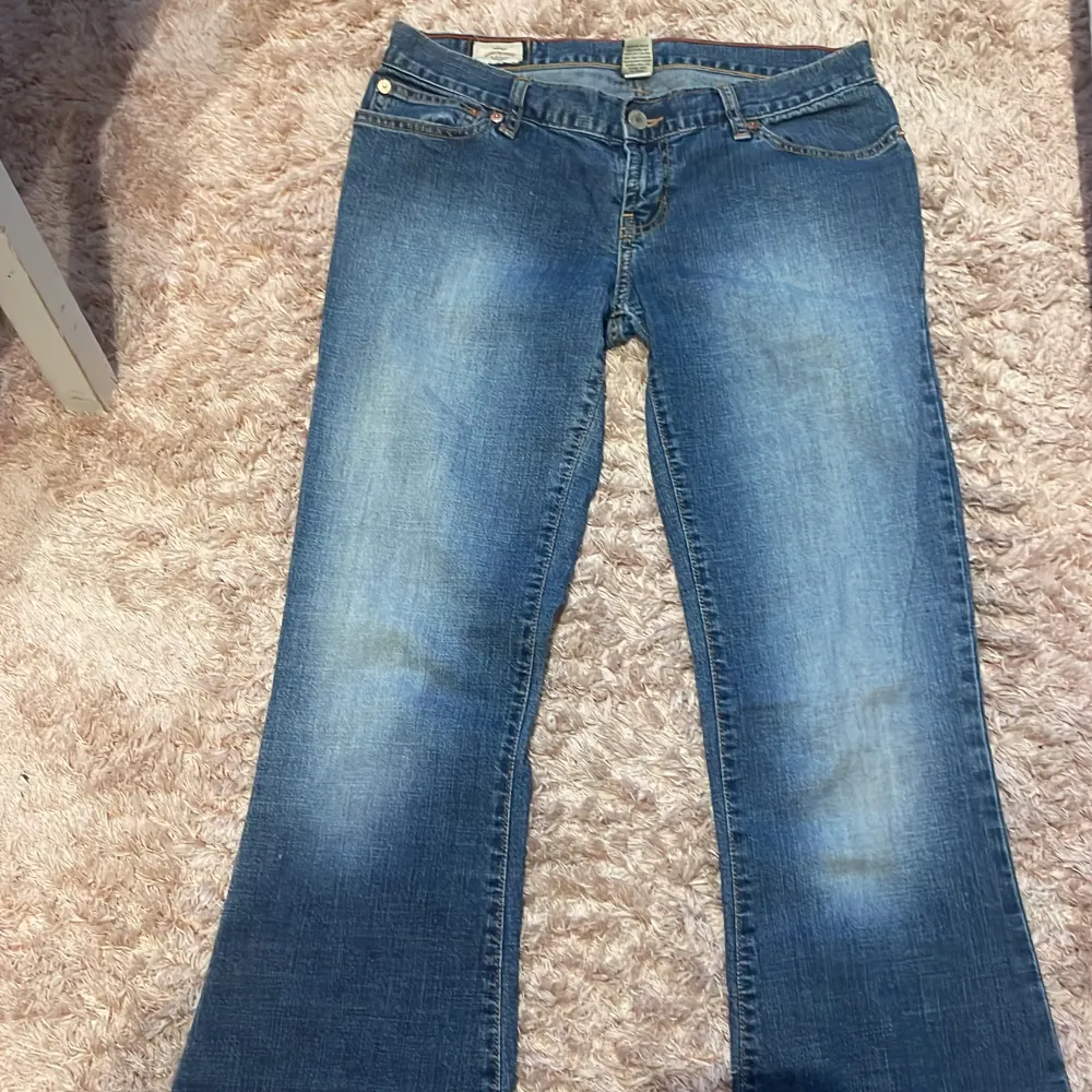 Så fina lågmidjade jeans från märket abercrombie and fitch ❤️ helt nyskick inga skador . Jeans & Byxor.