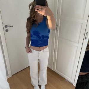 Linne  - Säljer ett blått linne jag köpt utomlands då den inte passar mig längre💘