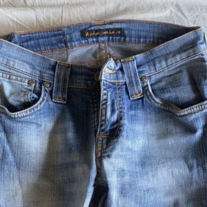 Lågmidjade jeans  - Säljer dessa lågmidjade jeans som inte kommer till någon användning då de är försmå för mig