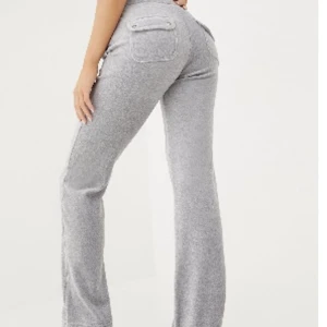 Juicy byxor  - Intressekoll på mina gråa juicybyxor som inte kommer till användning längre köpts för 1099kr ifrån nelly. Dom är i super bra skick har haft dom i ungefär 1,5 år kanske. Super sköna och sitter jätte bra 