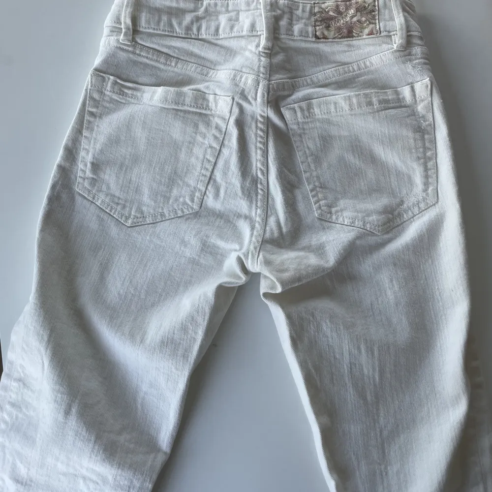 Vita Odd Molly byxor fint skick, oanvända pga fel strl . Jeans & Byxor.