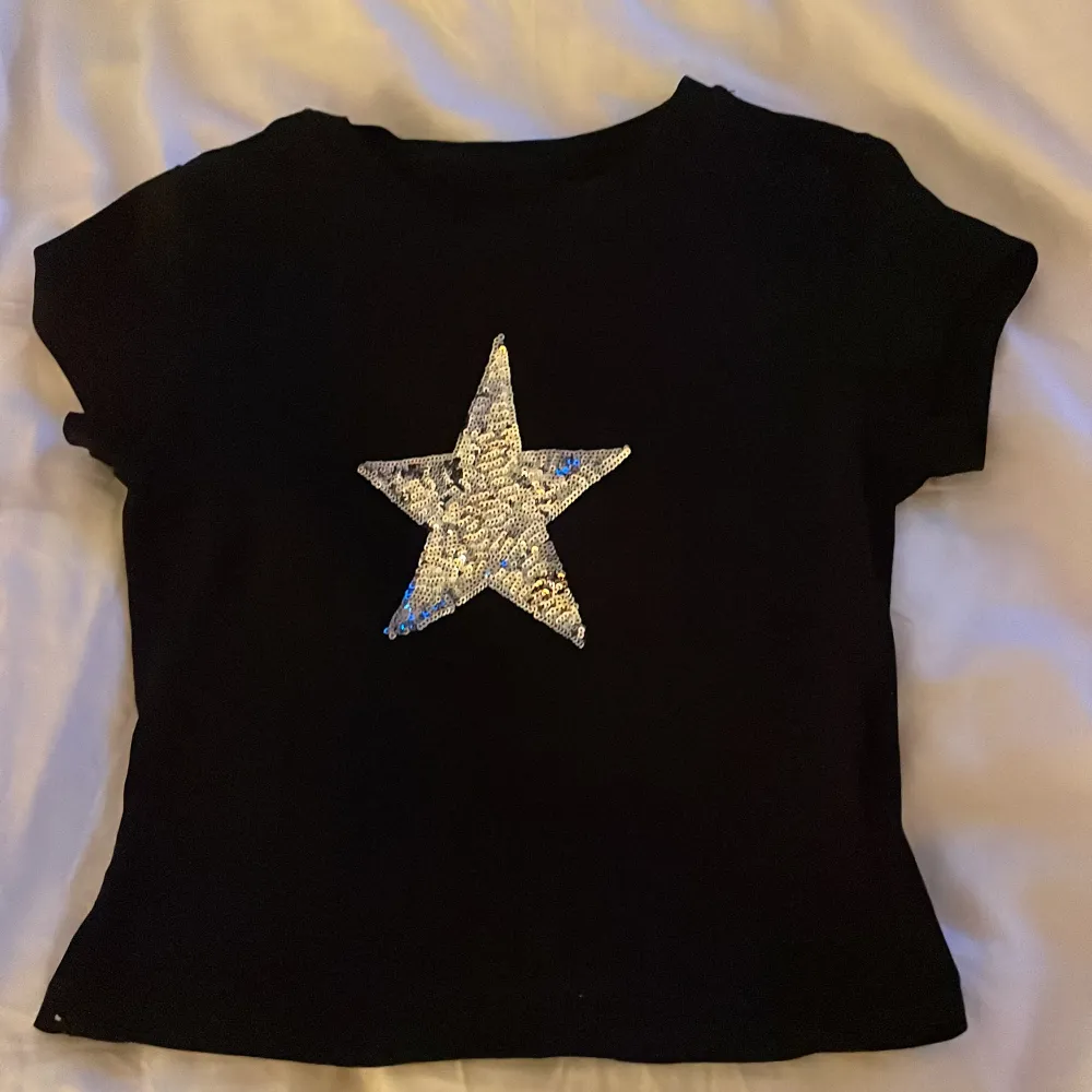 Så fin tröja med stjärna på💓. T-shirts.