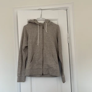 Grå goodie UNIQLO - Superskön hoodie från Uniqlo