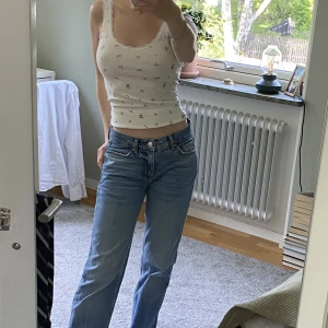 Linne - Knappt använt linne från monki, i bra skick. Säljs pga att den inte kommer till användning.