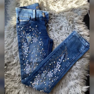 Byxor  - Ny. Dm för mer detaljer 