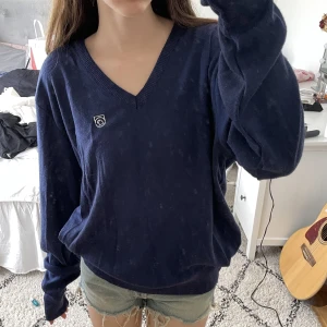 pullover  - köpt secondhand, storlek XL, jag på bilden har dock oftast xxs-xs i jämförelse 