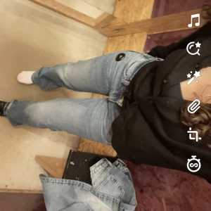 Lågmidjade jeans - Lågmidjade jeans! Storlek 26/32. Använda 2 gånger då de inte riktigt passar mig! Inga defekter 