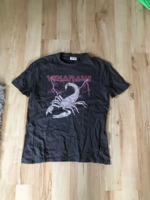 T-shirt  - Köpt på Zalando inte mycket använd 😊