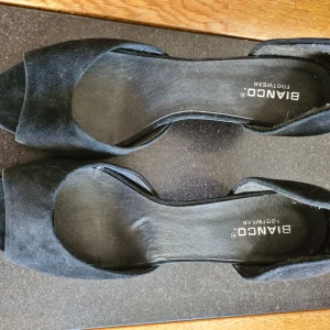 Pumps - Pumps med låg klack från Bianco. Aldrig använda 