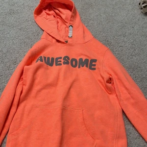 Hoodie - En fin orange huddie som är köpt i Dubai för 1 år sedan