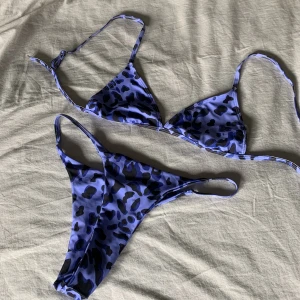 Bikini - En bikini köpt från Shein, använd en gång för snygga bilder men säljer för att jag inte är självsäker nog för att använda. Så sexig bikini och botten är inte så täckande bak. Säljer båda delarna tillsammans!❤️