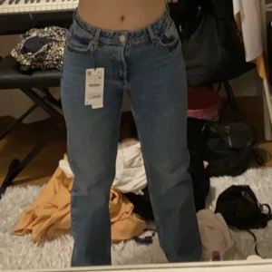 jeans - Helt nya slutsålda jeans från Zara! Använda en gång! 