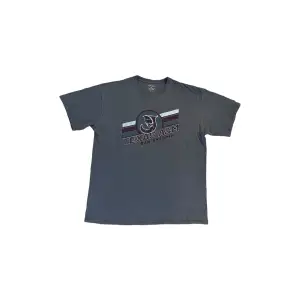 Champion Vintage T-shirt ❤️  Pris: •199kr  Stl: XL  Bredd 57cm Längd 70cm  Kontakta oss för mer info 😊