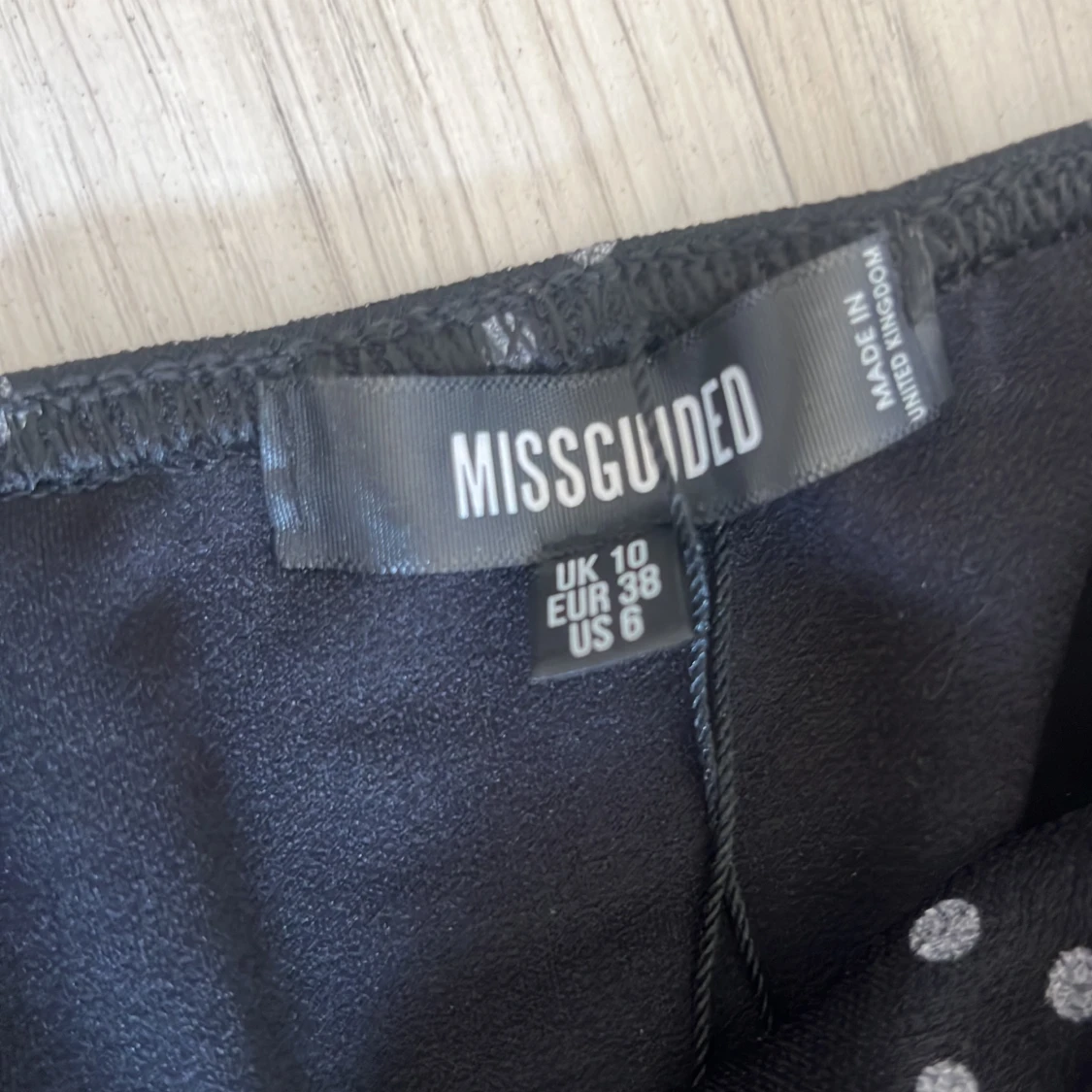 Prickig klänning  - 91