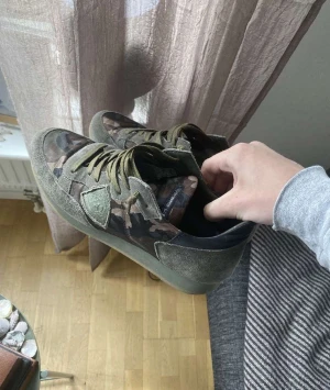 Philippe model skor - Svinsköna philippe model skor i utmärkt skick 8/10, säljes. Strl 43. Skicka meddelande vid frågor eller funderingar! Mvh Gustav