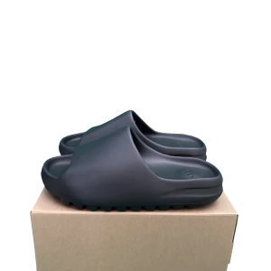 Yeezy Slides ”Onyx” - Helt Nya  Skicka dm vid frågor eller fler bilder.