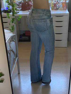 Vintage lågmidjade jeans Midjemått: 86 cm Ytterbenslängd: 105 cm 