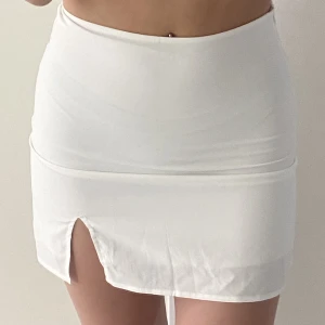 Kjol - Snygg tajt kjol från shein😚 Sitter snyggt på🙌💕