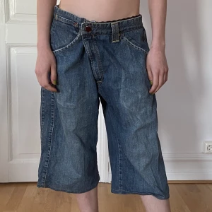 Jorts  - Ur favorite jorts 🤫🤫 Äkta Levi’s, trevligt vintagestuk.