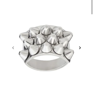 Edblad peak ring  - Säljer edblad peak ring pga dubbletter. Helt ny i förpackning. Stl XS/16mm. Nypris 399kr mitt pris 250kr. Kan hämtas i Värnamo eller fraktas för 15kr