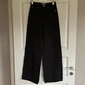 Jeans Gina Tricot, stl 32 - Fint skick. 