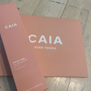 Caia brun utan sol - Använd endast en gång. Man får med både handske och själva moussen. 
