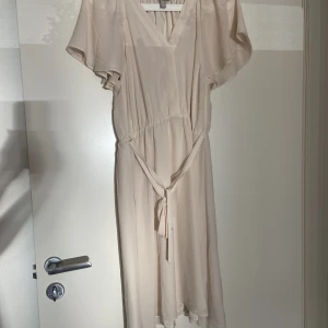Klänning - Beige klänning från HM