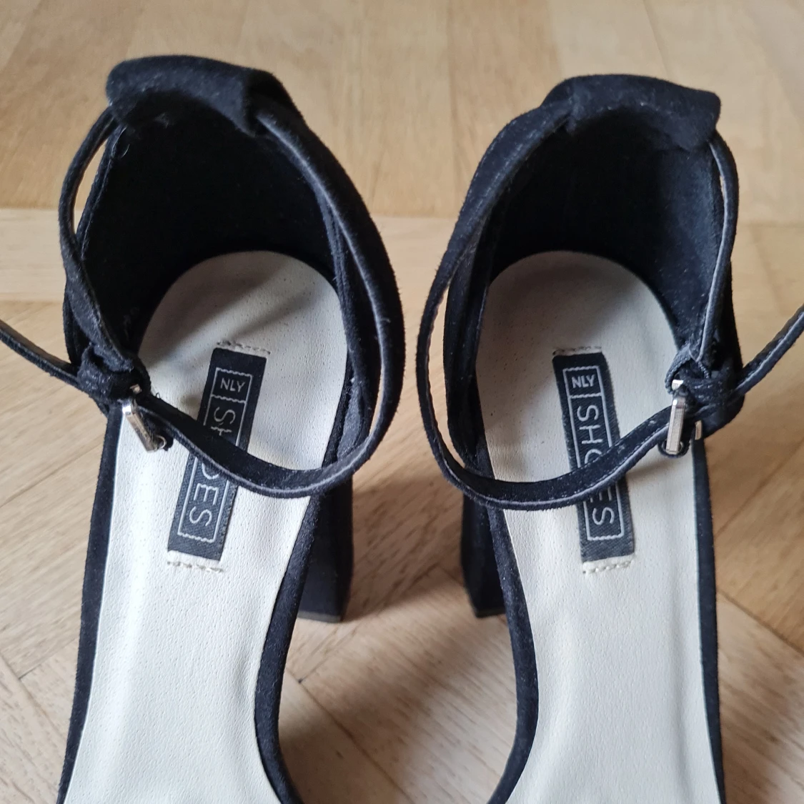 Nelly svarta klackar - 90