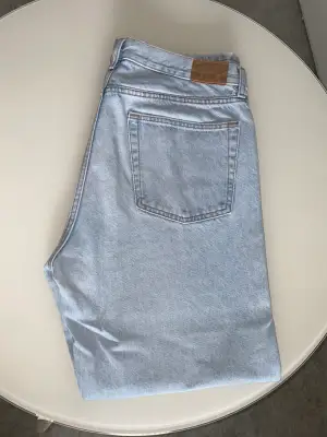 Ljusblåa Weekday Jeans i riktigt bra skicka Nypris 600