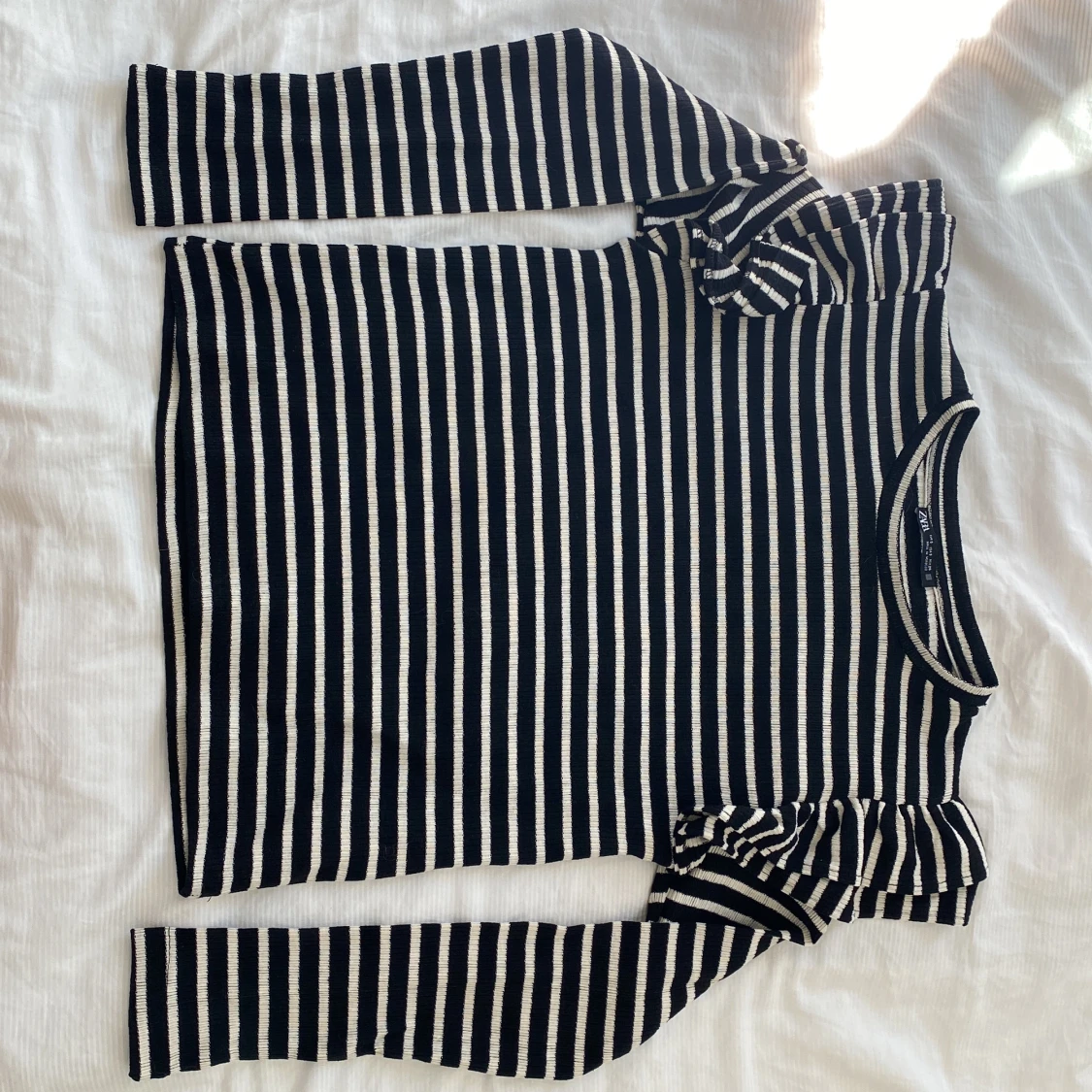 Långärmad med volanger  - 90