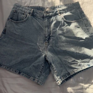 Blå shorts - fint skick