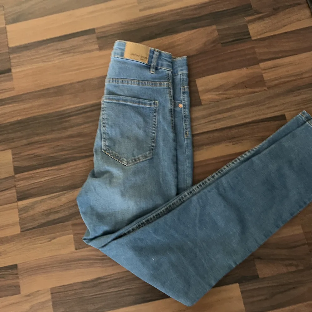 Skinny jeans från Gina tricot. Dem är knappt använda o är i mycket bra skick. Pris kan diskuteras. Jeans & Byxor.