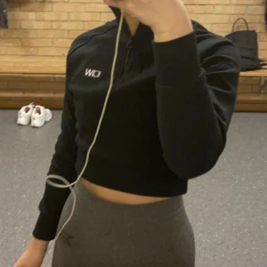 Tränings tröja  - Säljer denna sjukt sköna och väldigt praktiska träningströja från icaniwill. Har inte användning för den längre, men jätte fint skick. Kan tänka mig att förhandla om pris vid snabb affär)  nypris är 600 och finns inte kvar i sortiment längre! 