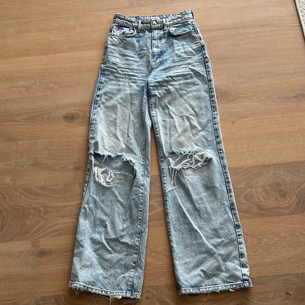 High-waist jeans från Gina tricot i väldigt bra skick. Jeans & Byxor.