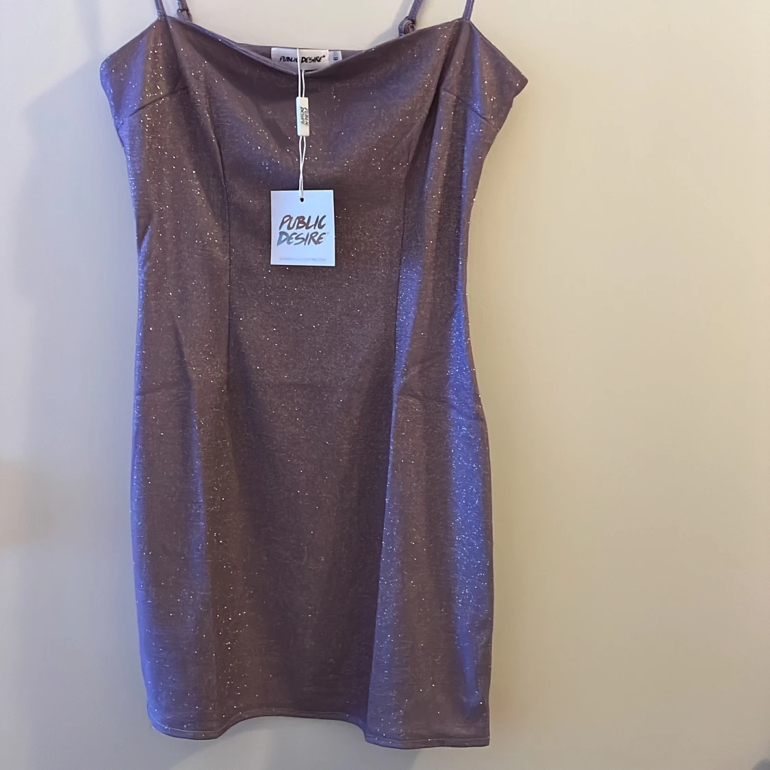 Glittrig klänning - 90