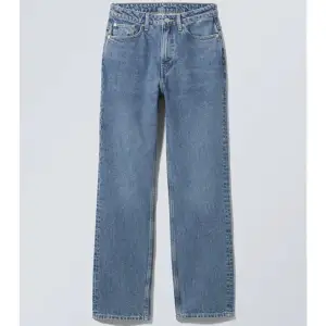 Jötte fina jeans, knappt använda.  I färgen ”Harper blue” från weekday 💕  Inte mina bilder  