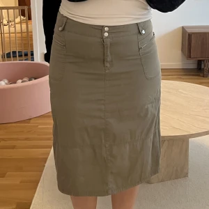 Cargo Midi skirt  - Khaki green cargo miniskirt from cappuccini - size 44