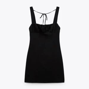 svart klänning ZARA - Storlek medium. Super snygg till fester och sommaren🤍